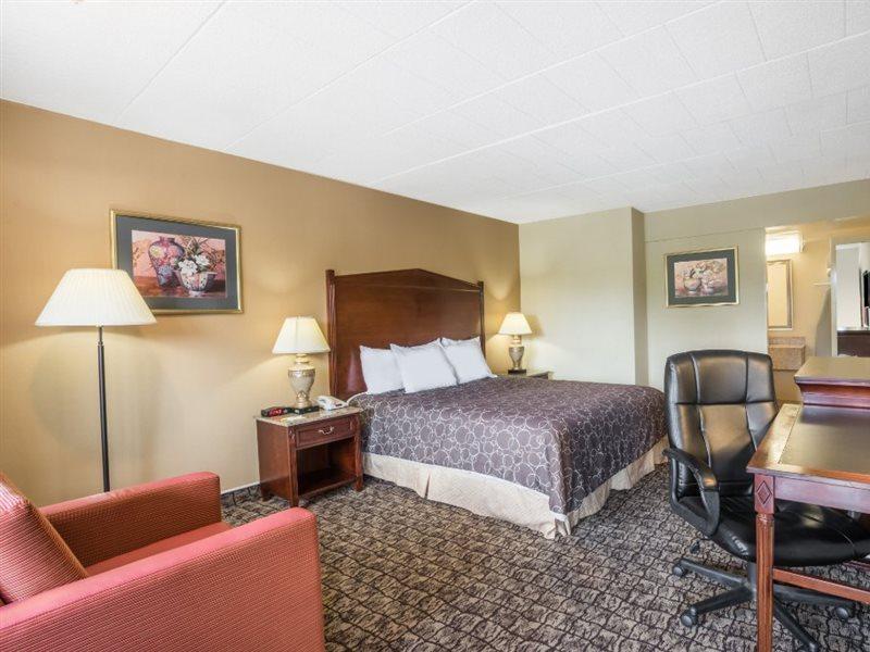 Red Roof Inn Baltimore Windsor Mill Bagian luar foto