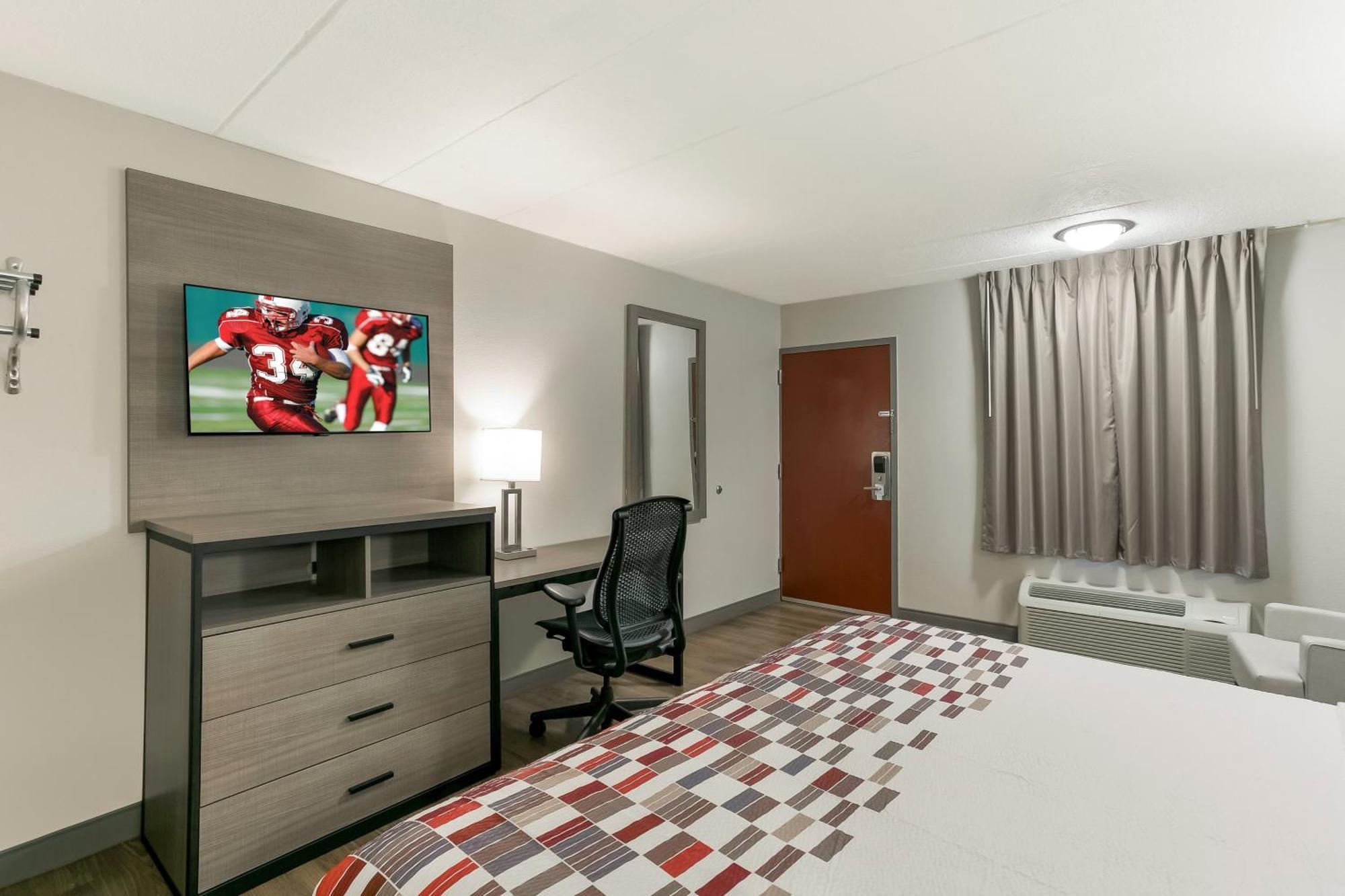 Red Roof Inn Baltimore Windsor Mill Bagian luar foto