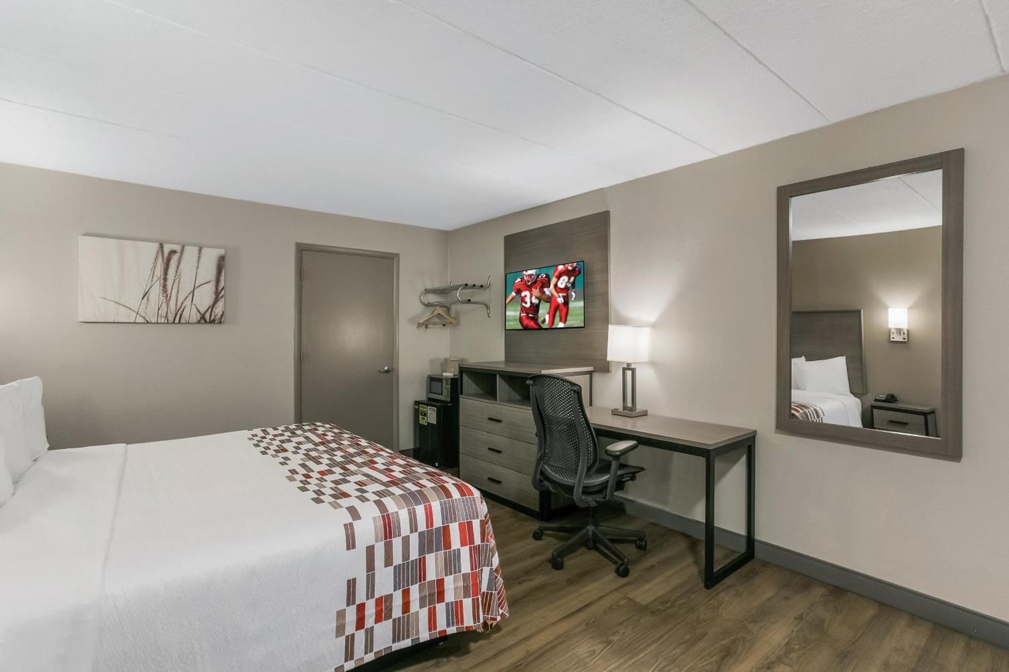 Red Roof Inn Baltimore Windsor Mill Bagian luar foto