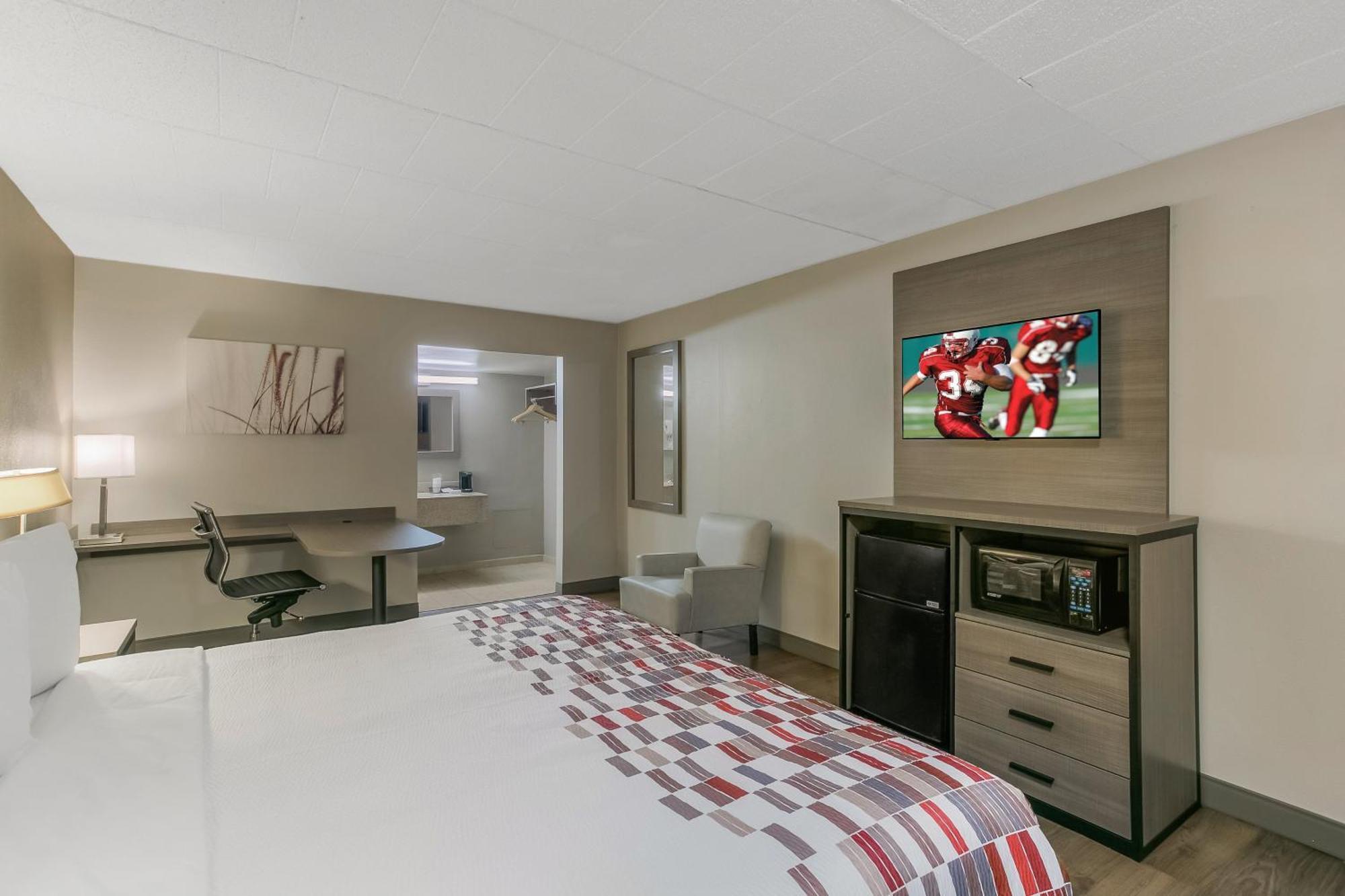 Red Roof Inn Baltimore Windsor Mill Bagian luar foto