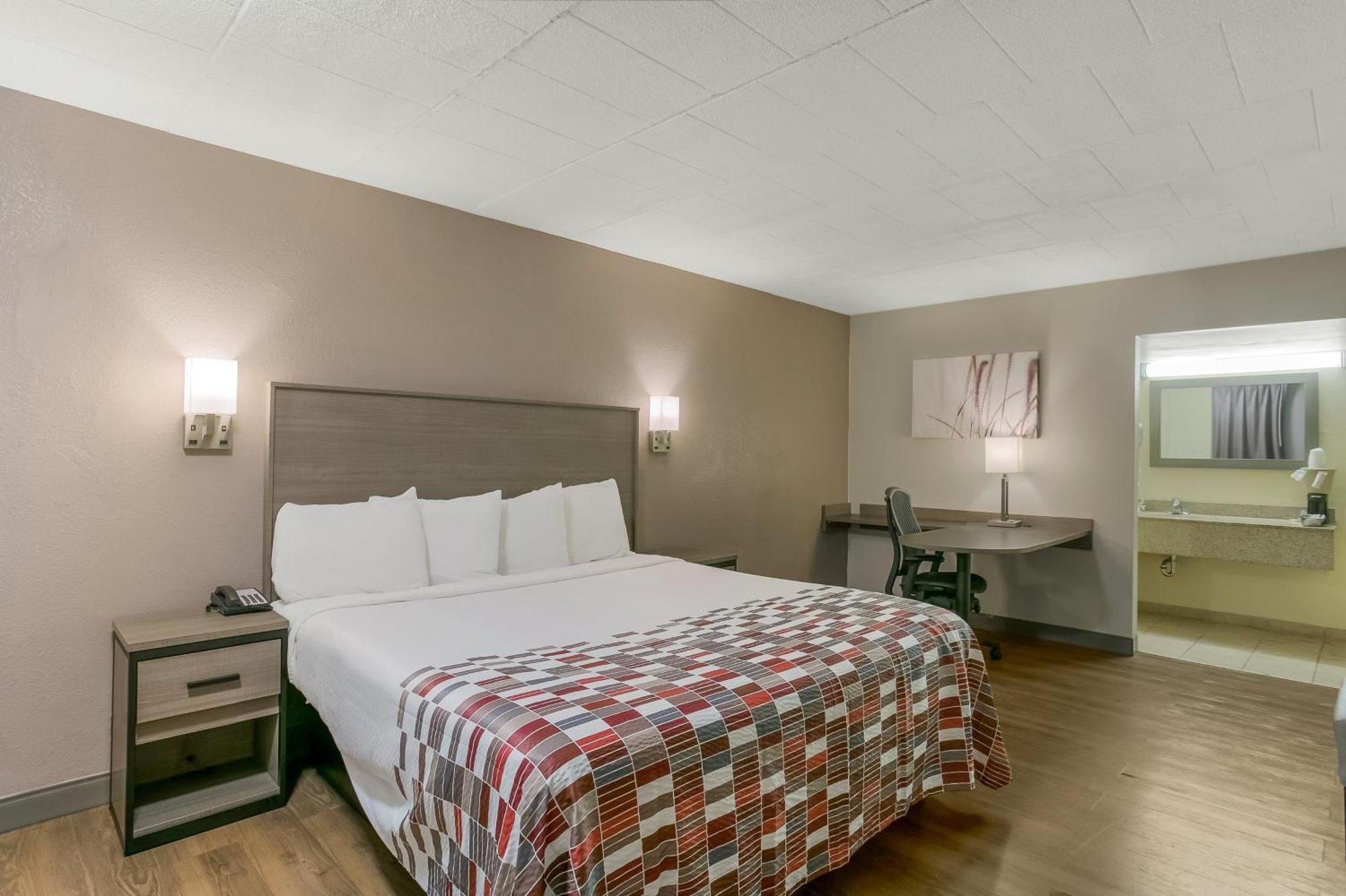 Red Roof Inn Baltimore Windsor Mill Bagian luar foto
