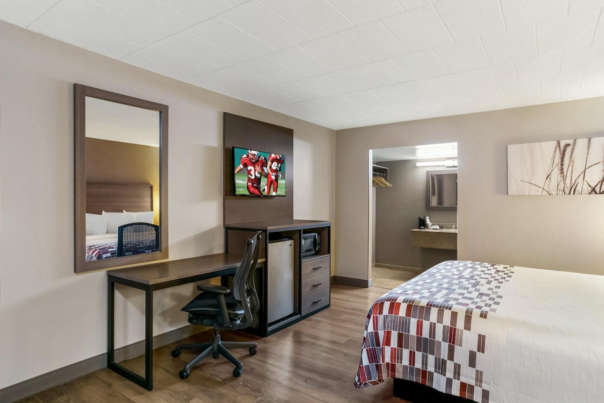 Red Roof Inn Baltimore Windsor Mill Bagian luar foto