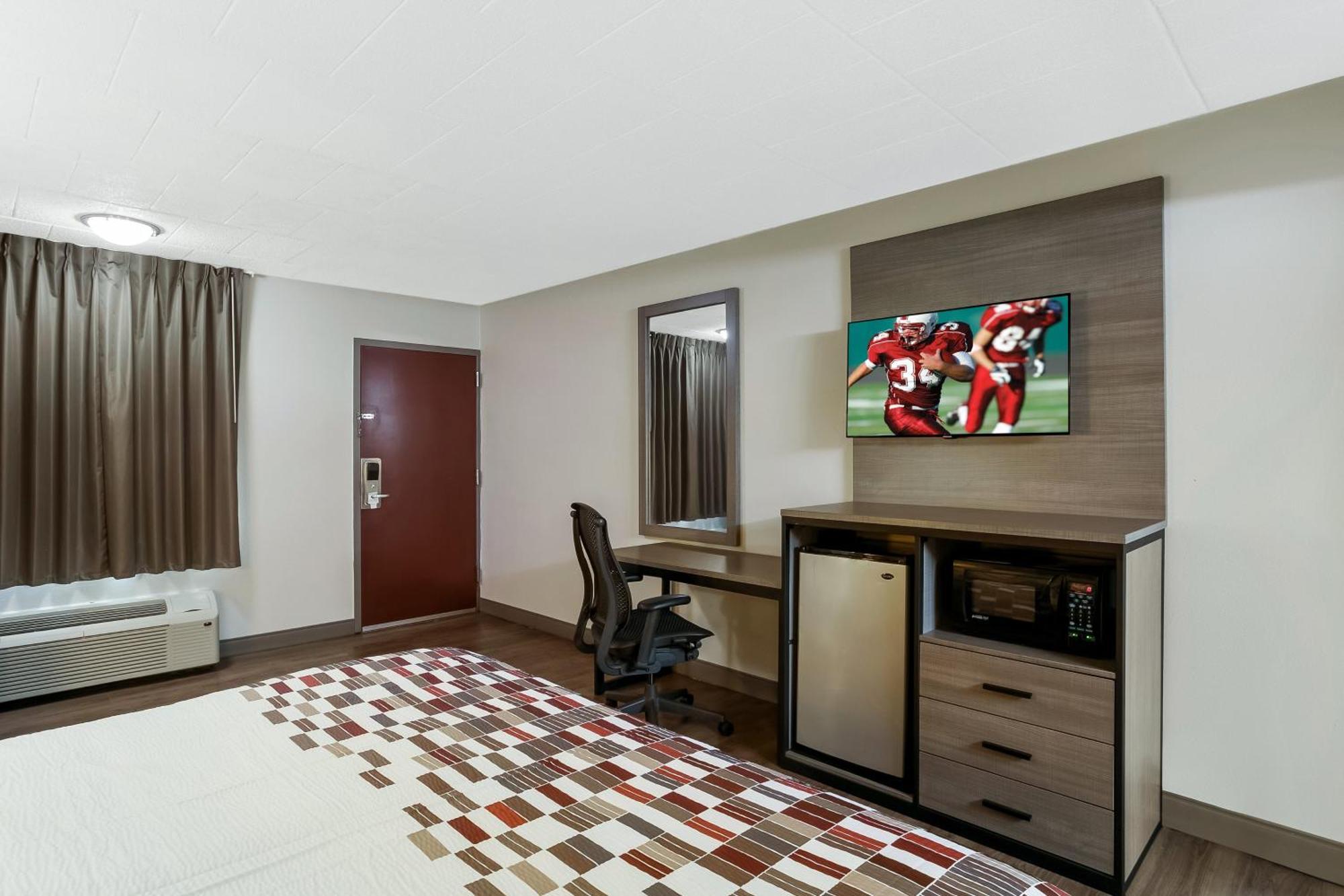 Red Roof Inn Baltimore Windsor Mill Bagian luar foto