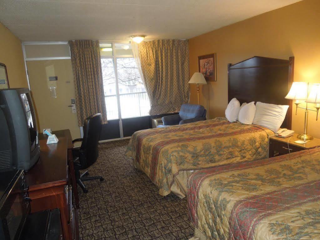 Red Roof Inn Baltimore Windsor Mill Bagian luar foto