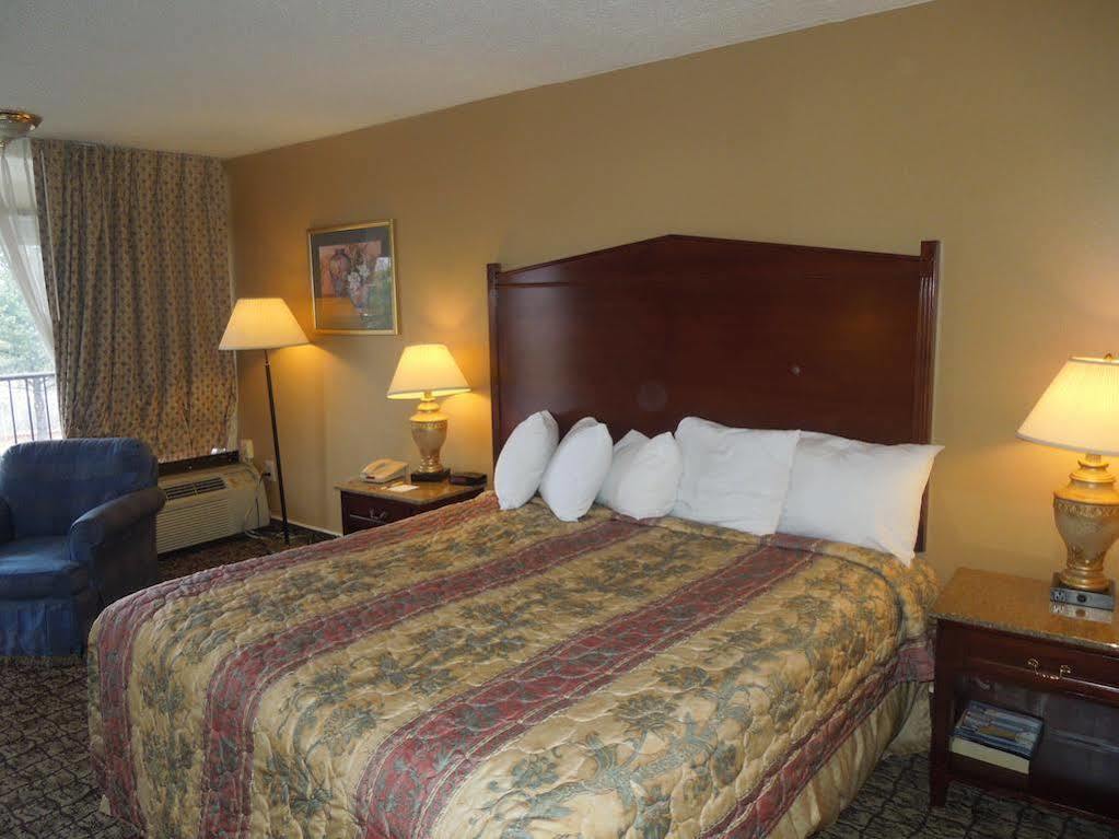 Red Roof Inn Baltimore Windsor Mill Bagian luar foto