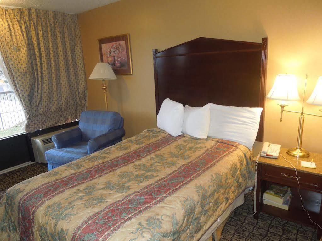 Red Roof Inn Baltimore Windsor Mill Bagian luar foto